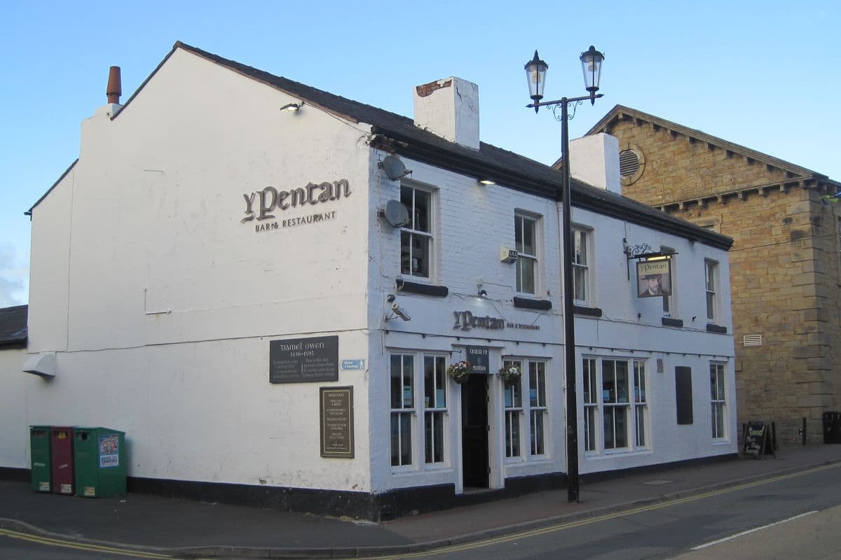 The white-painted Y Pentan pub on a street corner in Mold