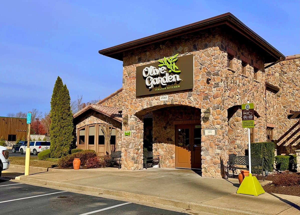 The exterior of an Olive Garden restaurant in the United States