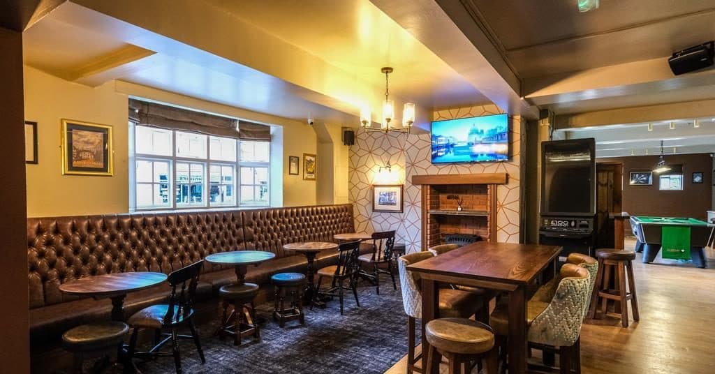 The Coach and Horses pub in Ashbourne, a Star Pubs site