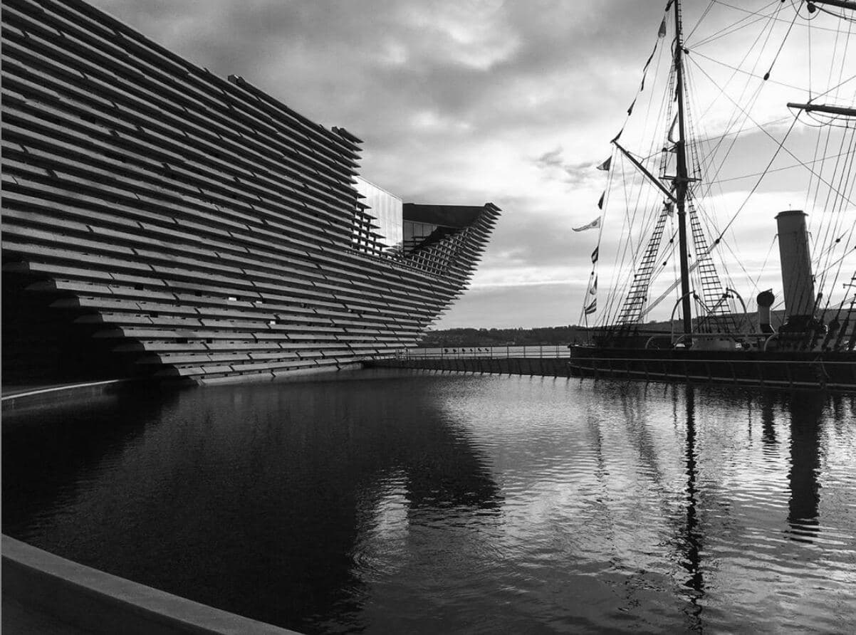 V&A Dundee beside the RRS Discovery ship