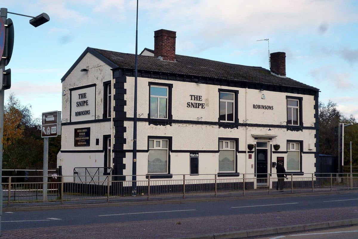 The Snipe Inn, a white-painted pub on Manchester Road in Audenshaw