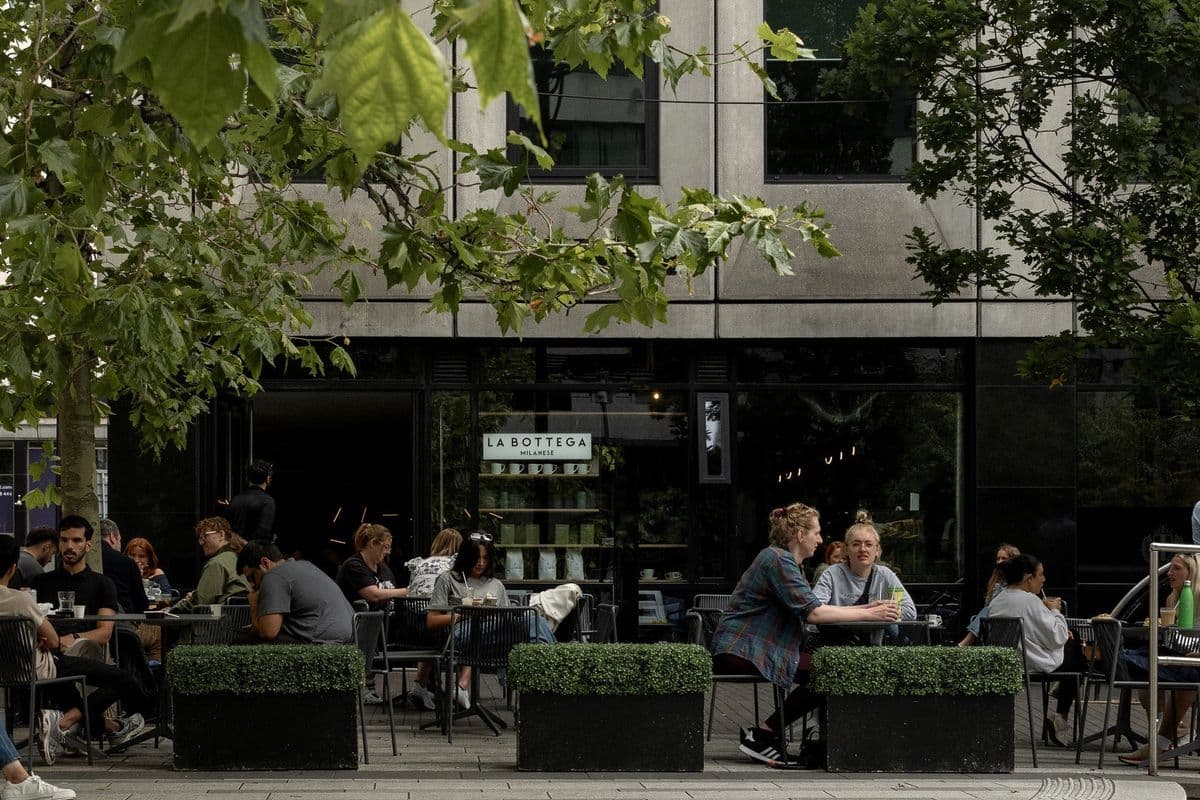 La Bottega Milanese, Bond Court